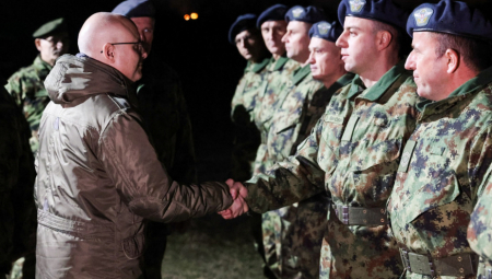 "TO SU LJUDI KOJI ČUVAJU NAŠU DRŽAVU" Ministar Vučević u novogodišnjoj noći obišao dežurnu jedinicu PVO (FOTO)