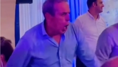 ZOVU GA STRUJNI UDAR I OMILJNI JE GOST NA VESELJIMA Ovaj Novopazarac je hit na mrežama zbog načina na koji igra kolo