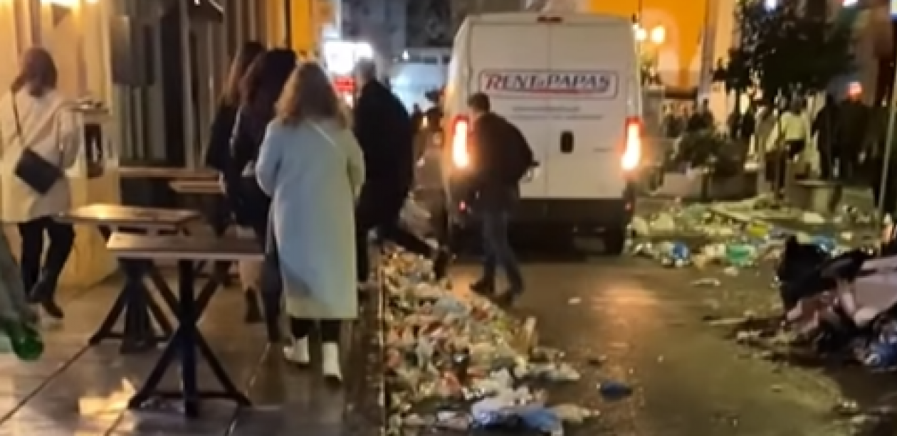 SOLUN PREPLAVLJEN SMEĆEM, GRCI SE HVATAJU ZA GLAVU Prolaznici ne mogu da hodaju, "Ovo je gadno!", neki krive Srbe