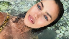 IRINA ŠAJK JE NOVU GODINU DOČEKALA NA PLAŽI Šljokičava zelena haljina savršeno je istakla njenu zanosnu figuru, manekenka nikad lepša