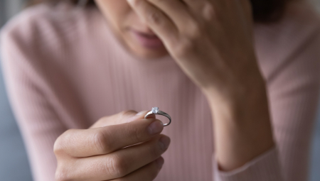 Šok saznanje nakon 40 godina: Muž je imao aferu sa mojom najboljom prijateljicom u noći kad sam se porađala