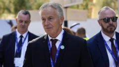 BIZARNA STATUA TONIJA BLERA NA KOSOVU HIT NA MREŽAMA: Englezi ne mogu da veruju šta su ALBANCI NAPRAVILI (FOTO/VIDEO)