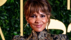 NIKAD NIJE BOLJE IZGLEDALA Hale Beri u najizazovnijem autfitu do sada, lepa glumica zapalila Instagram, komplimenti se samo nižu