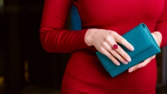 SLAVICA U OVOJ PRIČI O NOVČANIKU NIJE HEROJ KOJI GA VRAĆA Vlasnik je nikad ne bi pronašao da je prmetila OČIGLEDNU STVAR! Onda je policija zakucala na vrata!