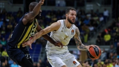 CRNO-BELI NE ZABORAVLJAJU Aplauzi i pokloni u Areni za bivše košarkaše Partizana Lovernja i Daloa (VIDEO)