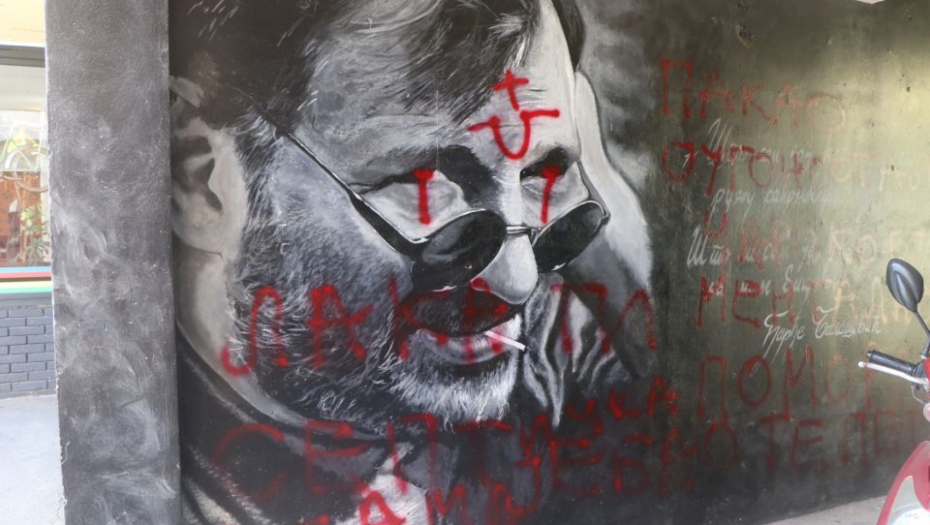SRAMOTA! U NOVOM SADU MURAL ĐORĐA BALAŠEVIĆA PREŠKRABAN "Ko god da je ovo uradio, nema ni trunku morala"