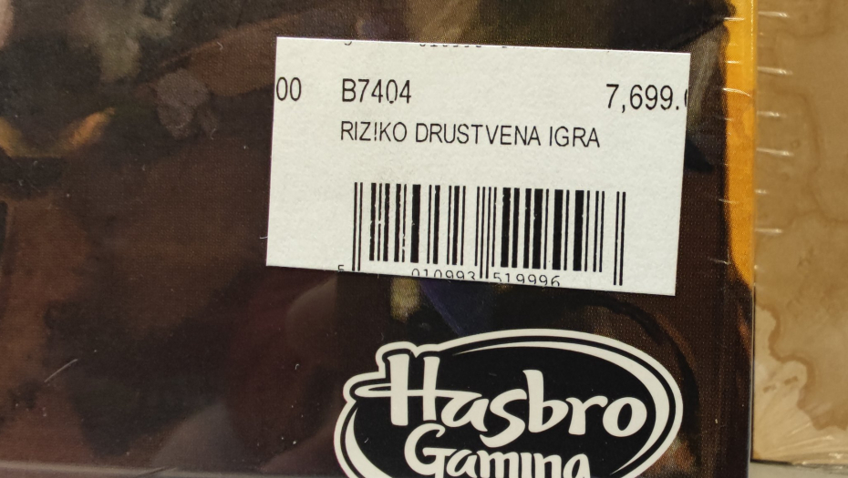 PRODAVCI ODRALI RODITELJE TOKOM PRAZNIKA Društvena igra uz koju su mnogi odrasli košta neverovatnih 7.699 dinara!