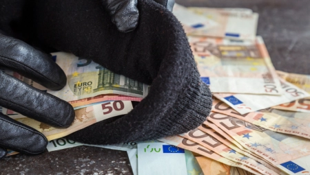 DEDA SA UNUKOM I DRUGOM OPLJAČKAO MENJAČNICU Danas su saslušani i objasnili zašto su ukrali 11 miliona dinara