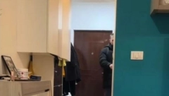 "IMA LI NEKI MUŠKARAC NA BALKANU KOJI NE RADI OVO?" Hit snimak usijao društvene mreže: Muž ušao u kuću, pa uradio ovo... (VIDEO)