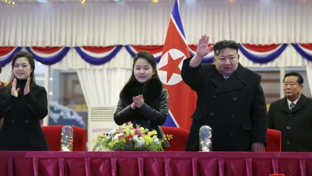 SVI ZVANIČNICI MORAJU DA JE NOSE Novina u Severnoj Koreji, napravljena u dve verzije