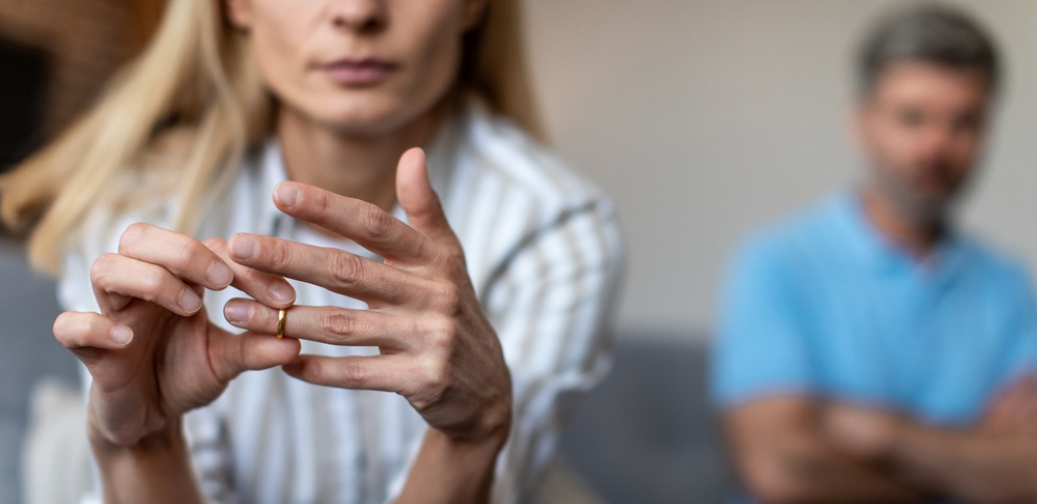 PREKO OVOGA NIJE MOGLA DA PREĐE Žena uhvatila muža da je ŠPIJUNIRA, pa zatražila RAZVOD