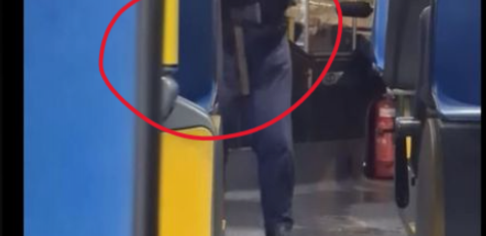 "JE L' MOGUĆE DA JE PUTNIK URADIO OVO" Neprijatna scena u autobusu koji je pet puta goreo od septembra