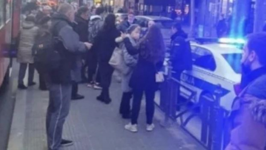 JEDNA OSOBA SE ZAGLAVILA ISPOD TRAMVAJA Užas na Novom Beogradu