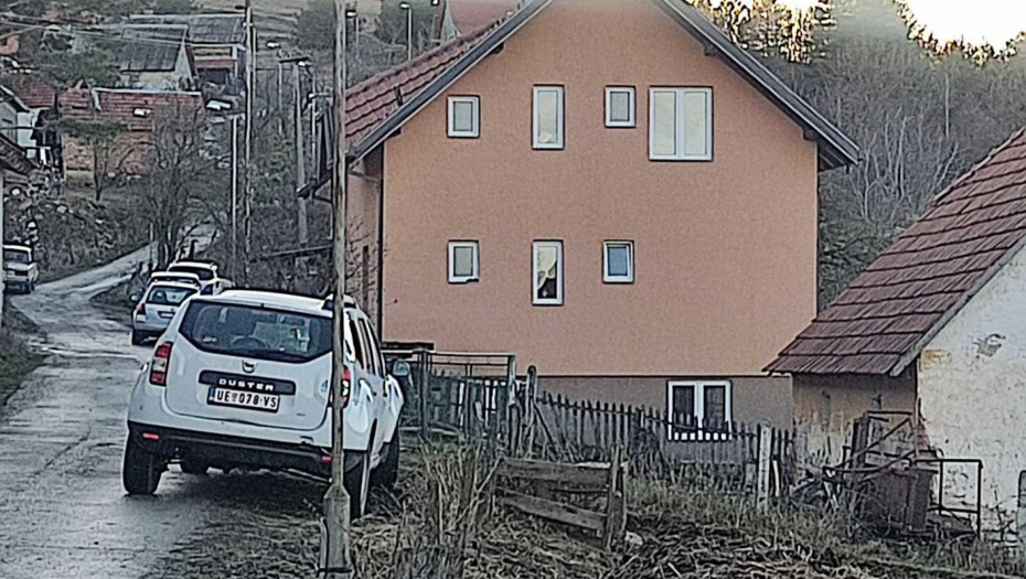 PRVE FOTOGRAFIJE SA MESTA JEZIVOG ZLOČINA Komšije van sebe nakon što je Mirjana ubila muža: "Znali smo da nije dobro"