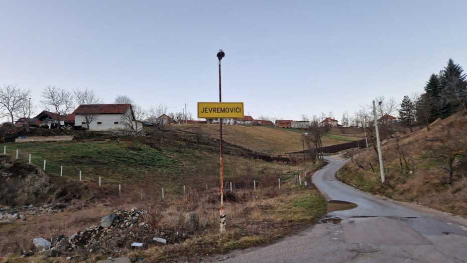 OVO JE KUĆA SMRTI GDE JE MIRJANA UBILA MUŽA Meštani sela u šoku nakon tragedije, petoro dece ostalo bez oca (FOTO)