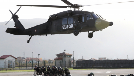 POVREĐEN PRIPADNIK EUFOR-A Helikopterom prevezen u Sarajevo