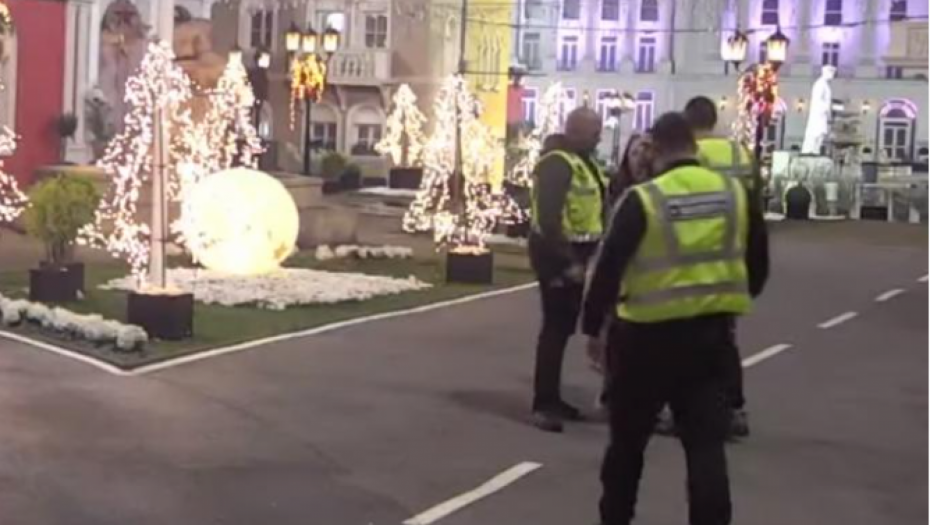 ŠA DEMOLIRAO IMANJE! Reper ne može da se zaustavi, obezbeđenje ga prati u stopu!