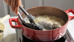 SAVRŠENI TRIK Ubacite pola kriške ovoga u tiganj dok pržite ribu i neutrališite miris, a poboljšajte ukus
