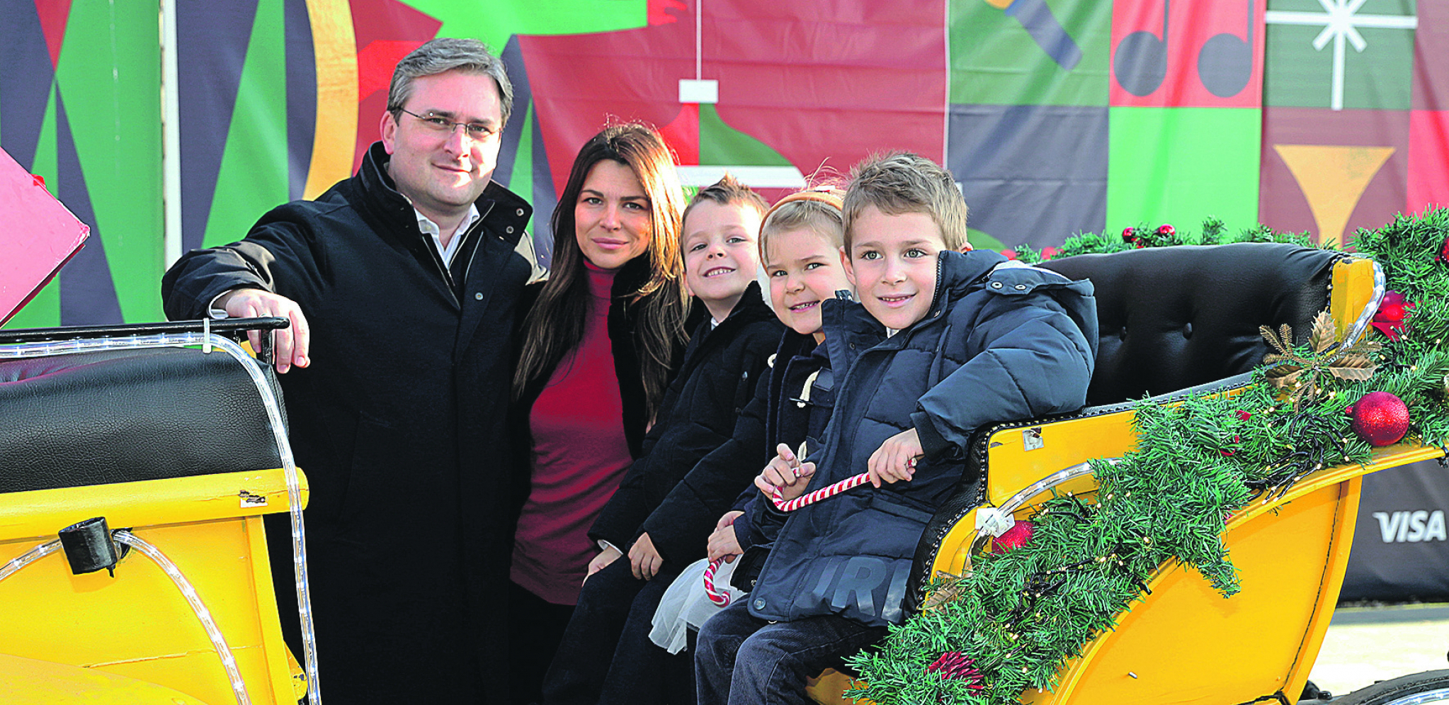 EKSKLUZIVNO Ministar Nikola Selaković u božićnom intervjuu o porodici, izborima i aktuelnim temama LOMLJENJE ČESNICE JE NAJLEPŠI TRENUTAK