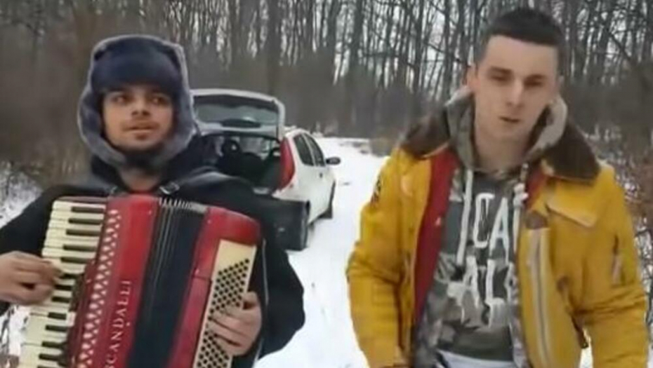 PUTINE, BRATE, RAČUNAJ NA NAS! Sećate se najjače BOŽIĆNE ČESTITKE SRBINA sa pištoljem i rakijom? VREDI JE VIDETI OPET
