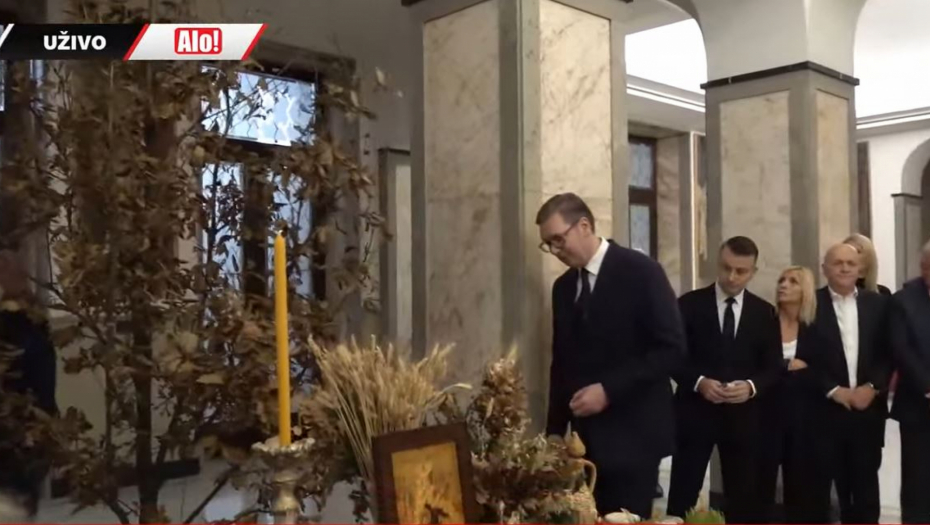 BRUKA! Ideolozi opozicije traže da se kazni Vučić jer je uneo badnjak u Predsedništvo