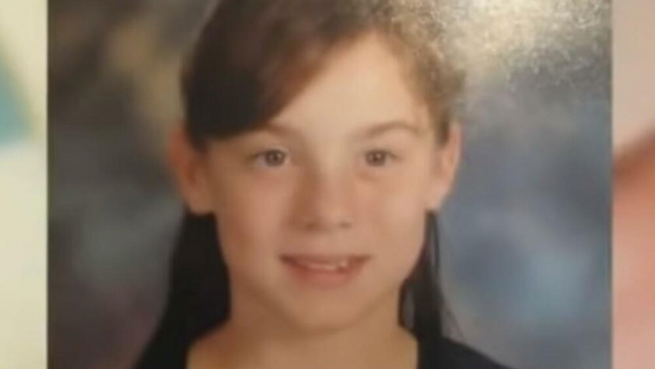 SVAKOG DANA JE MAHALA POLICAJCU S PROZORA Nestala pre 20 godina, ponovni susret donosi šok obrt (FOTO)