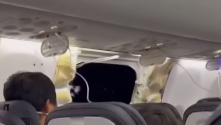 "MORAM HITNO DA SLETIM!" Dramatičan raazgovor pilot sa kontrolorima, telefoni im izleteli kroz rupu u avionu, majica mu se pocepala od pritiska