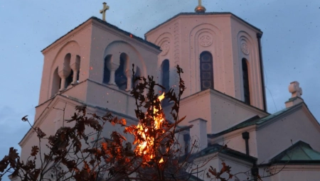 PRE SPAVANJA STAVITE OVO POD JASTUK Jedan stari srpski običaj je KLJUČNO da ispoštujete uoči Božića