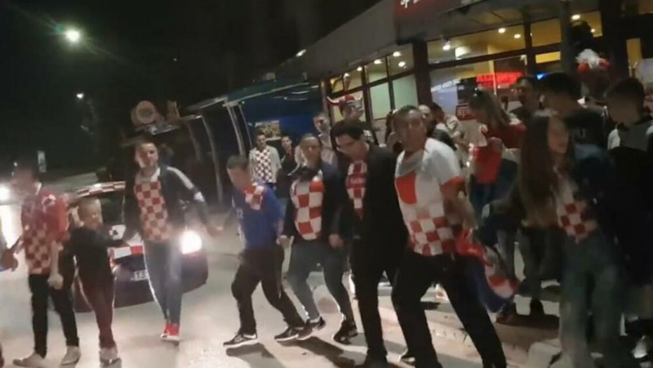 OGRNUTI ŠAHOVNICAMA IGRAJU SRPSKO KOLO Užičko se vije, ljudi ne veruju šta vide (VIDEO)