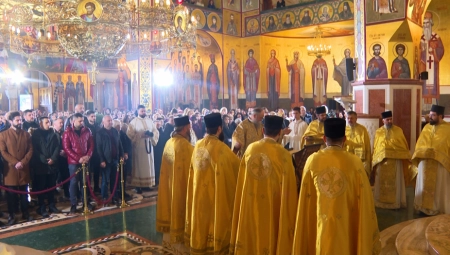 Mitropolit Joanikije služio božićnu liturgiju u Sabornom hramu u Podgorici (FOTO)