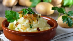 MALI TRIKOVI ZA FANTASTIČAN KROMPIR PIRE Bićete iznenađeni sitnicama koje potpuno menjaju njegov ukus i teksturu