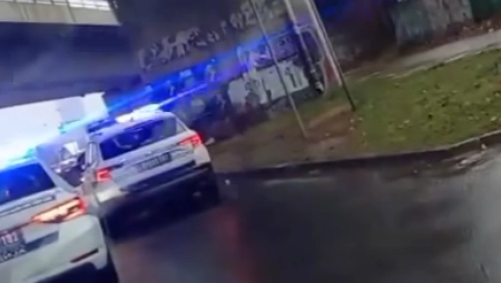 VOZAČ SE ZAKUCAO U NADVOŽNJAK I STRADAO Teška tragedija na Novom Beogradu, vozilo potpuno smrskano (VIDEO)