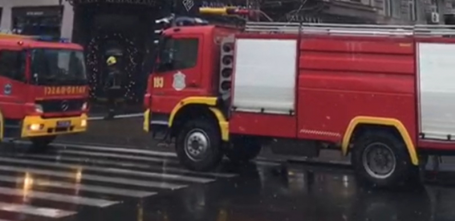 POŽAR U NIŠU, DVE OSOBE POVREĐENE Vatra izbila u kući, vatrogasci brzo reagovali