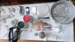 TINEJDŽERU PUNA KUĆA DROGE Hapšenje dilera u Novom Sadu