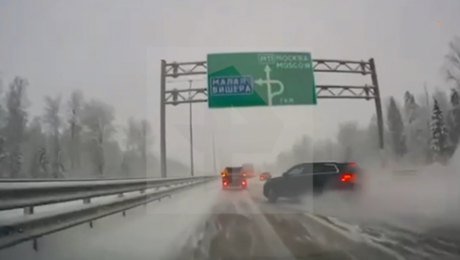 (UZNEMIRUJUĆI VIDEO) LANČANI SUDAR NA AUTO-PUTU Slupalo se 30 automobila, poginulo i dete