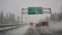 (UZNEMIRUJUĆI VIDEO) LANČANI SUDAR NA AUTO-PUTU Slupalo se 30 automobila, poginulo i dete