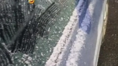 Ceo život pogrešno koristite strugalicu za led na šoferki, evo kako zapravo treba (VIDEO)