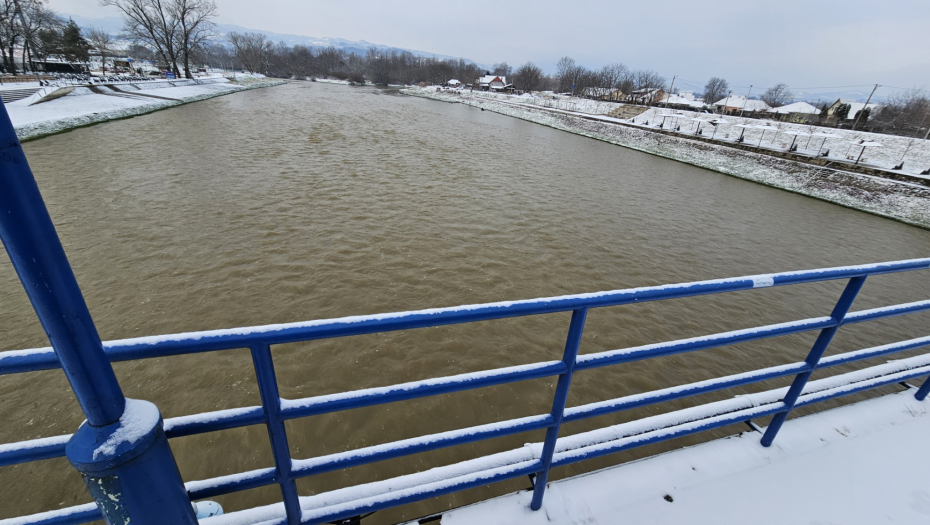 PRVE SLIKE SA LICA MESTA Ovo je brana sa koje je mlađa žena skočila u Zapadnu Moravu (FOTO)