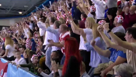 NAPRAVILI IM UGOĐAJ KAO DA SU NA CETINJU Hrvatski navijači Crnogorce dočekali Tompsonom ali romansa nije dugo trajala: Intervenisala policija!