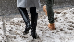 RUKE U DŽEPOVIMA I PEŠAČKI PRELAZI NAJOPASNIJI Za jedan dan preko 20 ljudi moralo da se operiše na Banjici