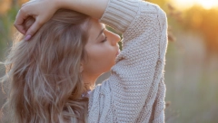 NIJE PRALA KOSU 152 DANA, A NIJE JOJ UOPŠTE MASNA! Devojka otkrila šta koristi umesto šampona, svi su oduševljeni