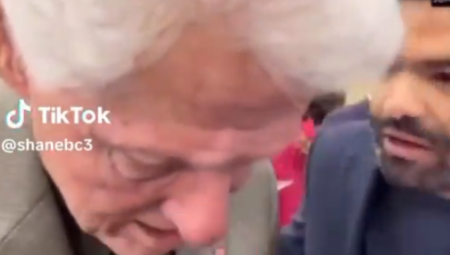 KLINTONA PITALI ZA VEZU SA EPSTAJNOM Ceo svet gleda njegovu reakciju, OVO MNOGO GOVORI