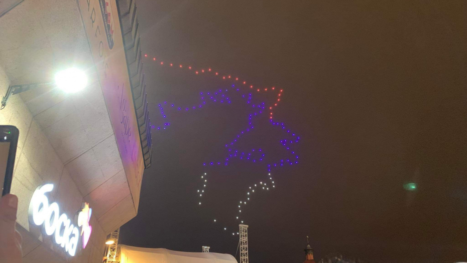 POGLEDAJTE SPEKTAKL IZNAD BANJALUKE Obeležja Republike Srpske ispisalo 200 dronova (FOTO)