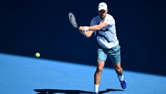 PAKAO MELBURNA Vrućina kosila redom, Novak trenirao, neki su padali u nesvest (VIDEO)