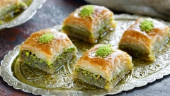 NEODOLJIVA BAKLAVA SA PISTAĆIMA Slatka i fantastična, stavite odmah duplu meru