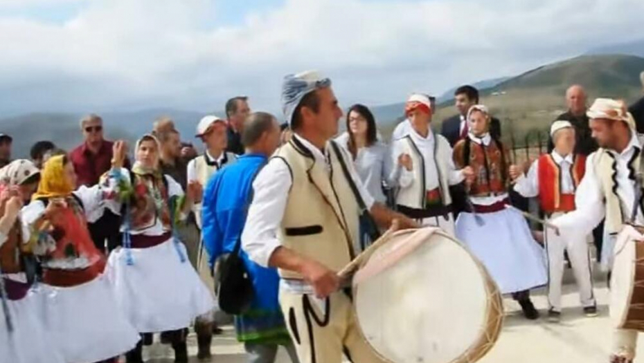 RODE SE U NEMAČKOJ, UPIŠU IH NA KOSOVU! Koliko Albanaca zaista živi na KiM?