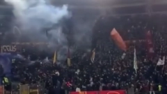 LACIO SRUŠIO ROMU ZA POLUFINALE KUPA Utakmica u Rimu u senci haosa na tribinama, na sve strane baklje i pirotehnika (VIDEO)