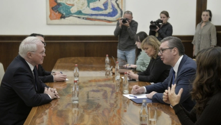VUČIĆ SE OGLASIO POSLE SASTANKA SA HILOM Otvoren razgovor o međunarodnoj poziciji Srbije, situaciji na KiM i nastavku dijaloga sa Prištinom
