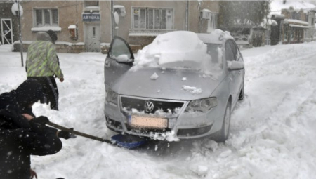 U SEKUNDI ŠTETA 250 EVRA Najčešća greška koju pravimo, kad auto zimi neće da upali