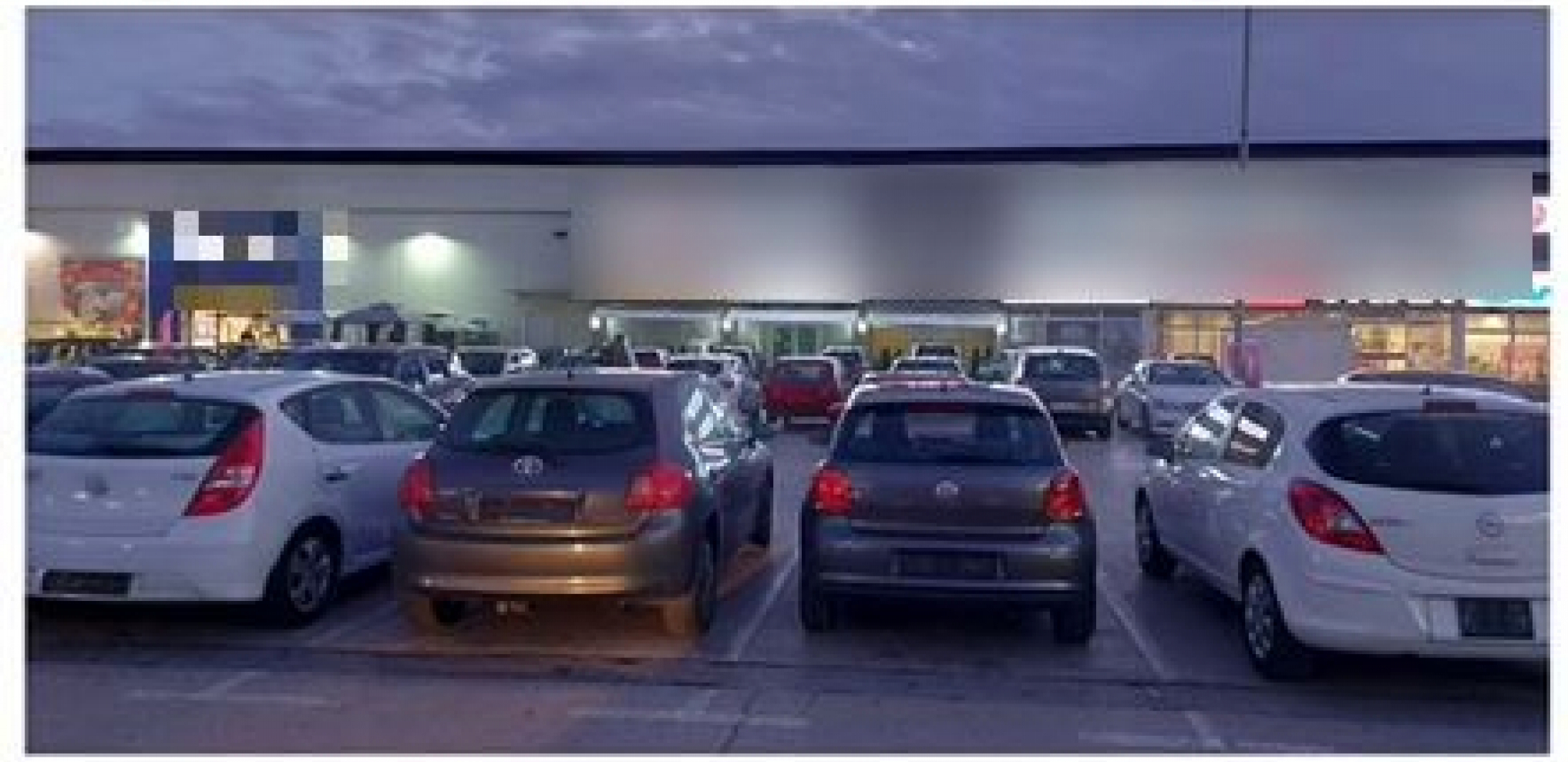 OVO NEMA NIGDE Preprodavac automobila iz Niša zaposeo parking jednog trgovinskog lanca, gledajte šta je napravio